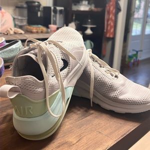 NIKE AIR MAX MOTION 2 LIGHT GRAY CI6518-001 SZ 8 Mint Green Sneakers shoes